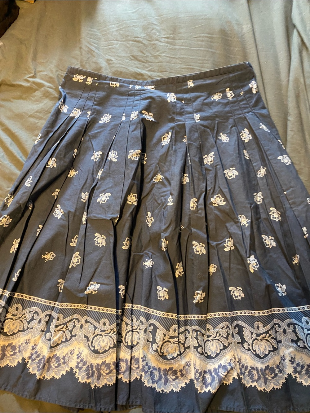 Liz Claiborne Slate  Blue A-Line Pleated Skirt with White Floral Border size 12